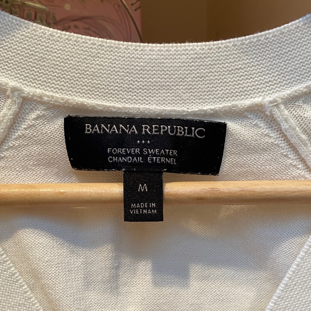 Banana Republic White V-Neck Sweater. Size M. GUC - Picture 2 of 12